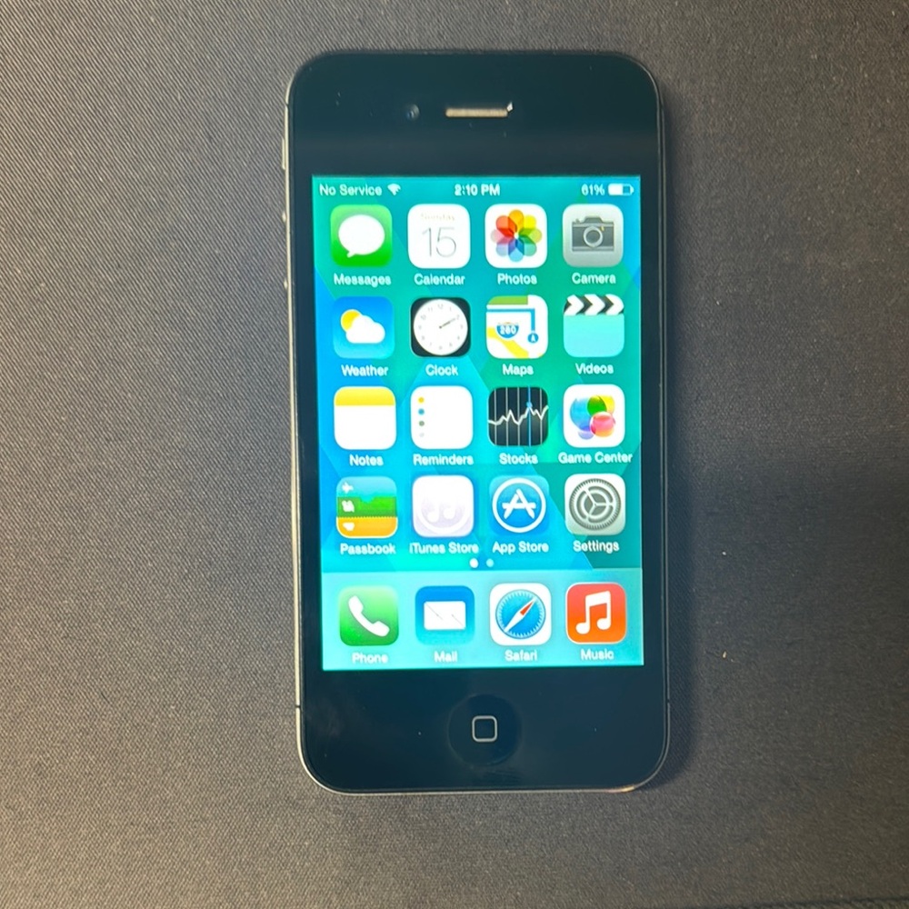 Apple Black iPhone 4 (updated to current OS)